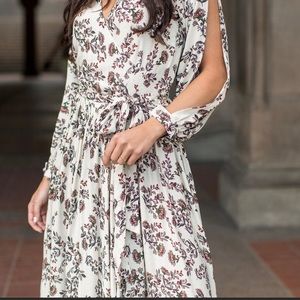 Joyfolie Aniya Maxi Dress in Floral Cream
NWT
Size Women’s L